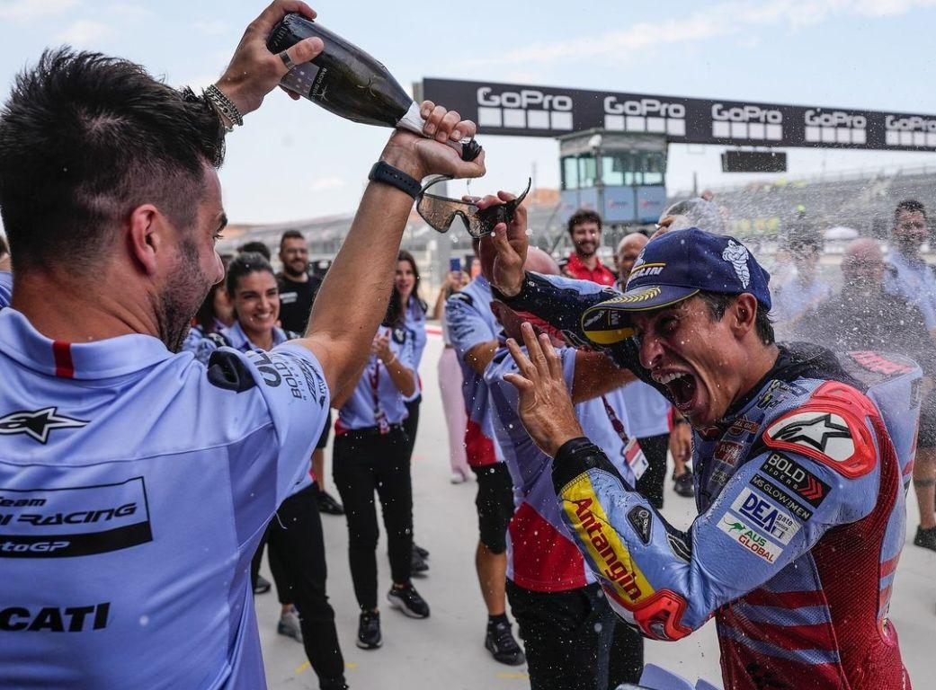 Gresini Racing merayakan kemenangan Marc Marquez